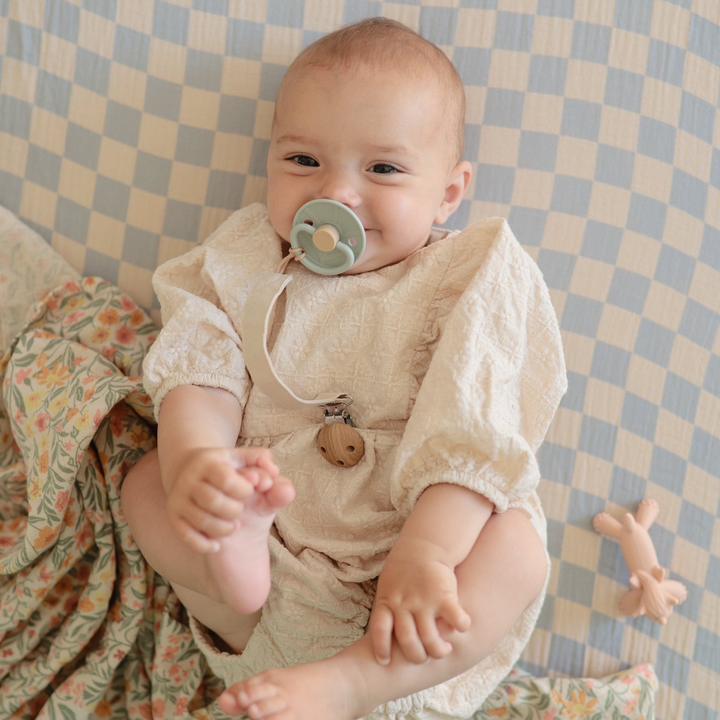FRIGG Natural Rubber Pacifier 4-Pack - Chickadees Wooden Toys