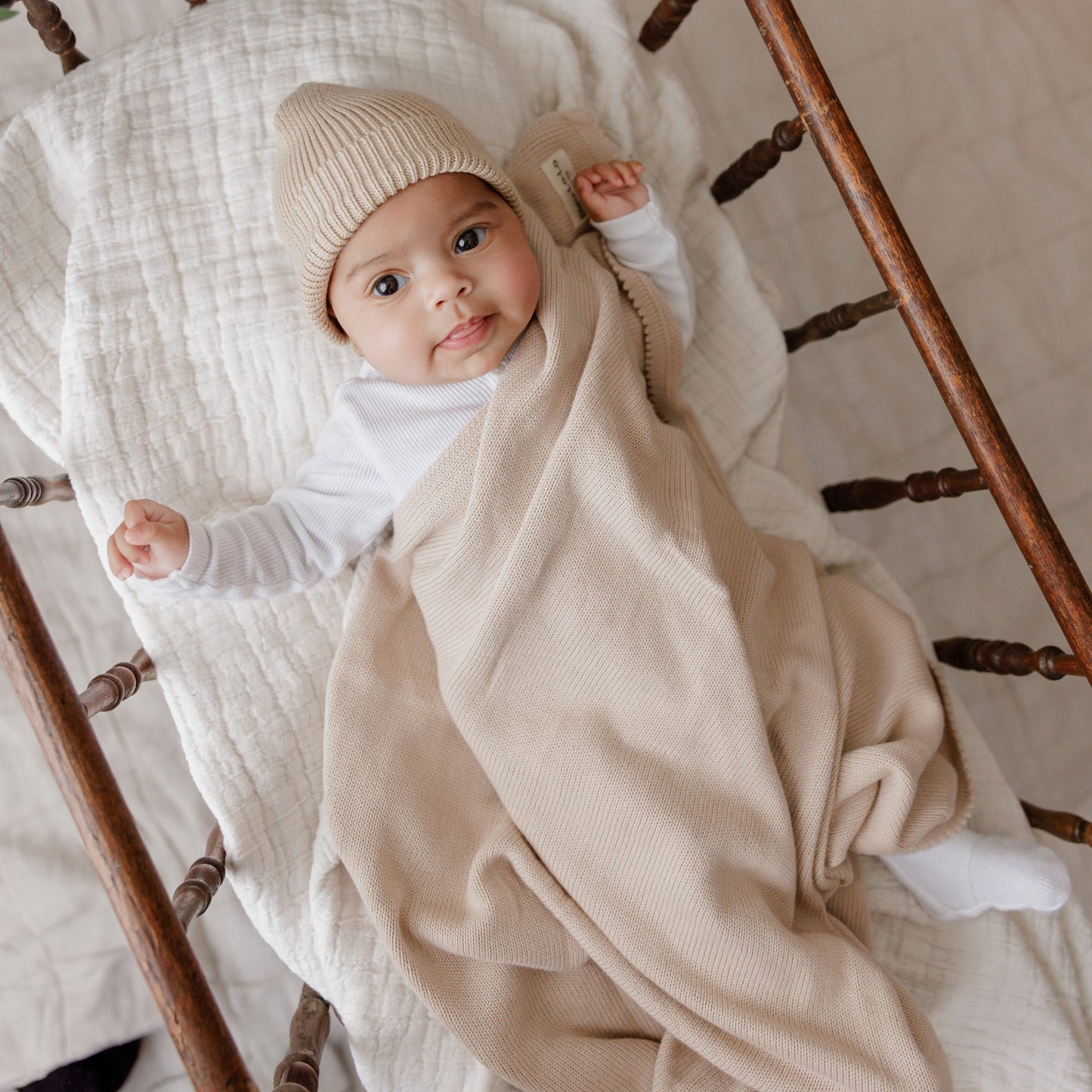 Luxe Collection 100% Organic Cotton Luxury Knit Baby Blanket + Hat Set with Gift Box - Chickadees Wooden Toys