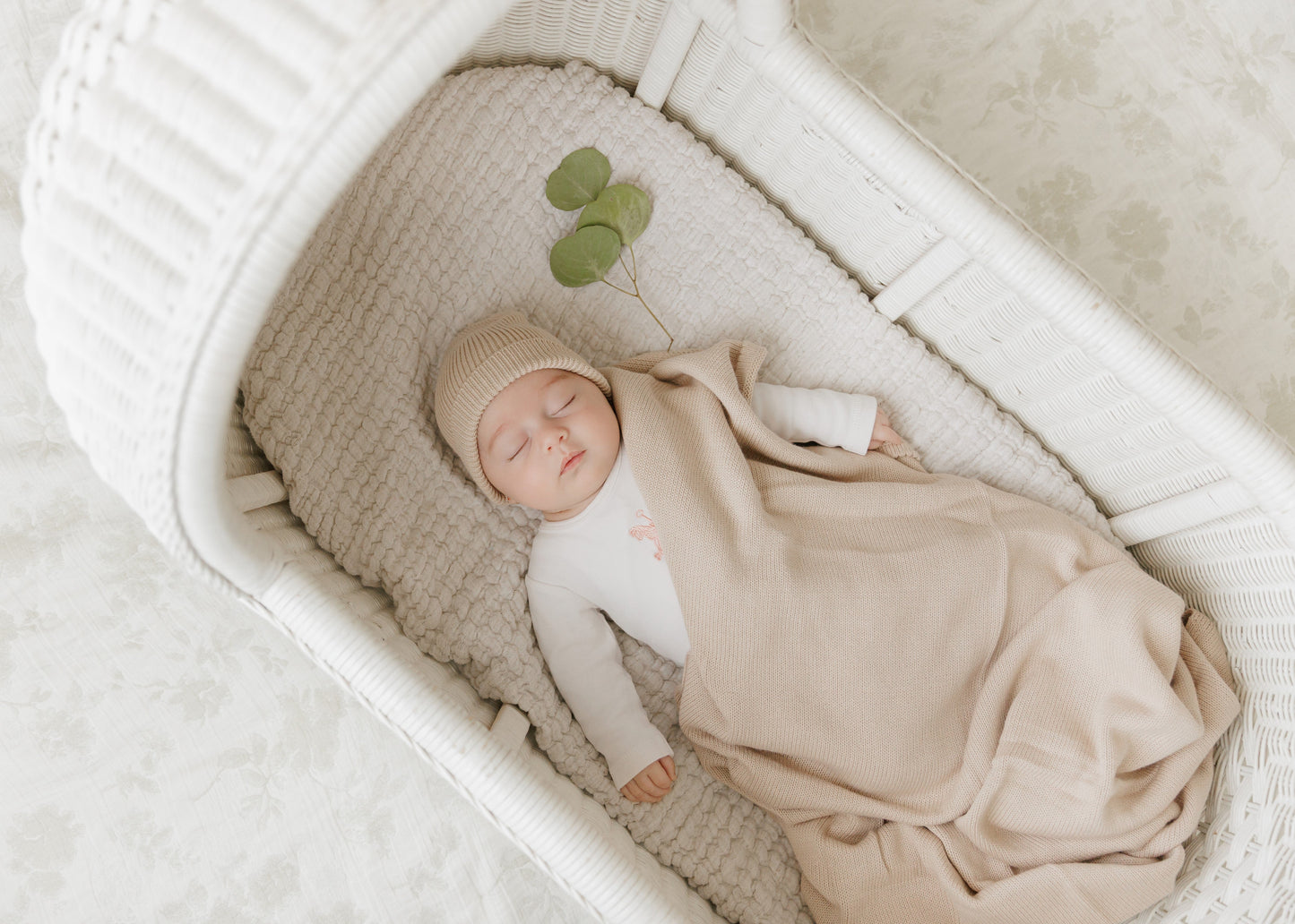 Luxe Collection 100% Organic Cotton Luxury Knit Baby Blanket + Hat Set with Gift Box - Chickadees Wooden Toys