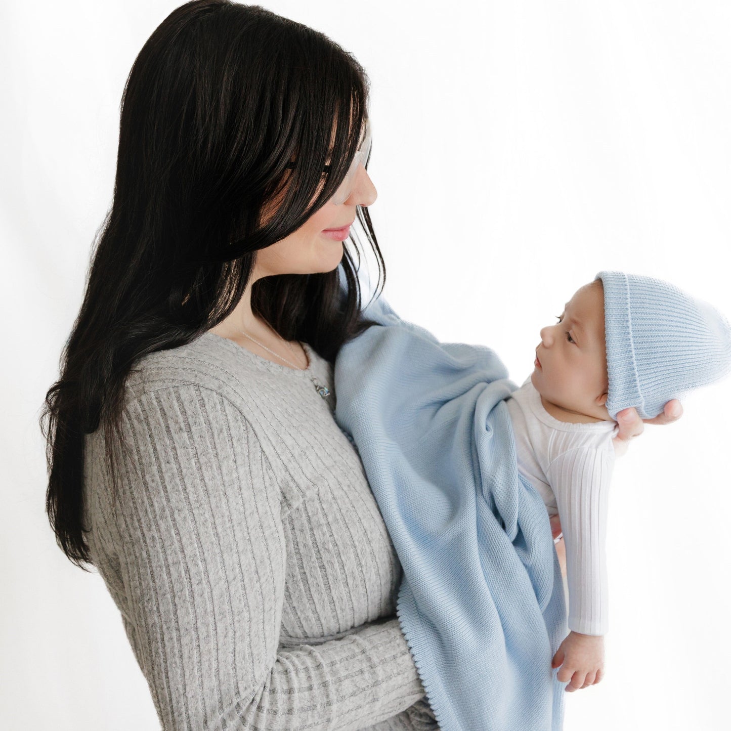 Luxe Collection 100% Organic Cotton Luxury Knit Baby Blanket + Hat Set with Gift Box - Chickadees Wooden Toys