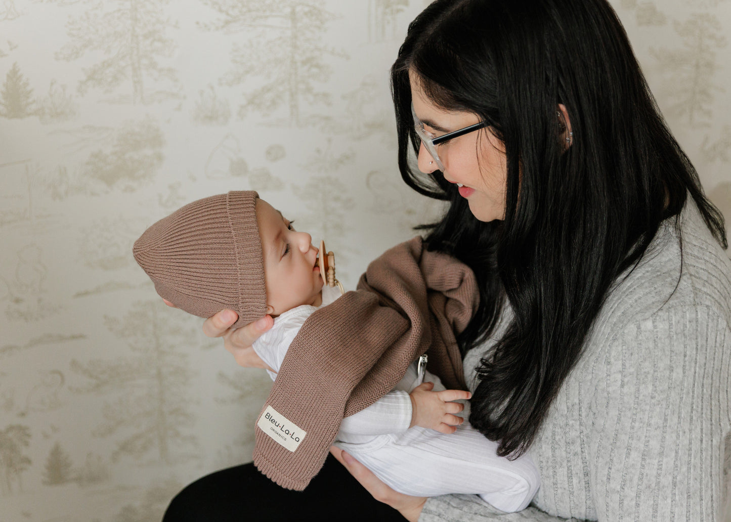 Luxe Collection 100% Organic Cotton Luxury Knit Baby Blanket + Hat Set with Gift Box - Chickadees Wooden Toys