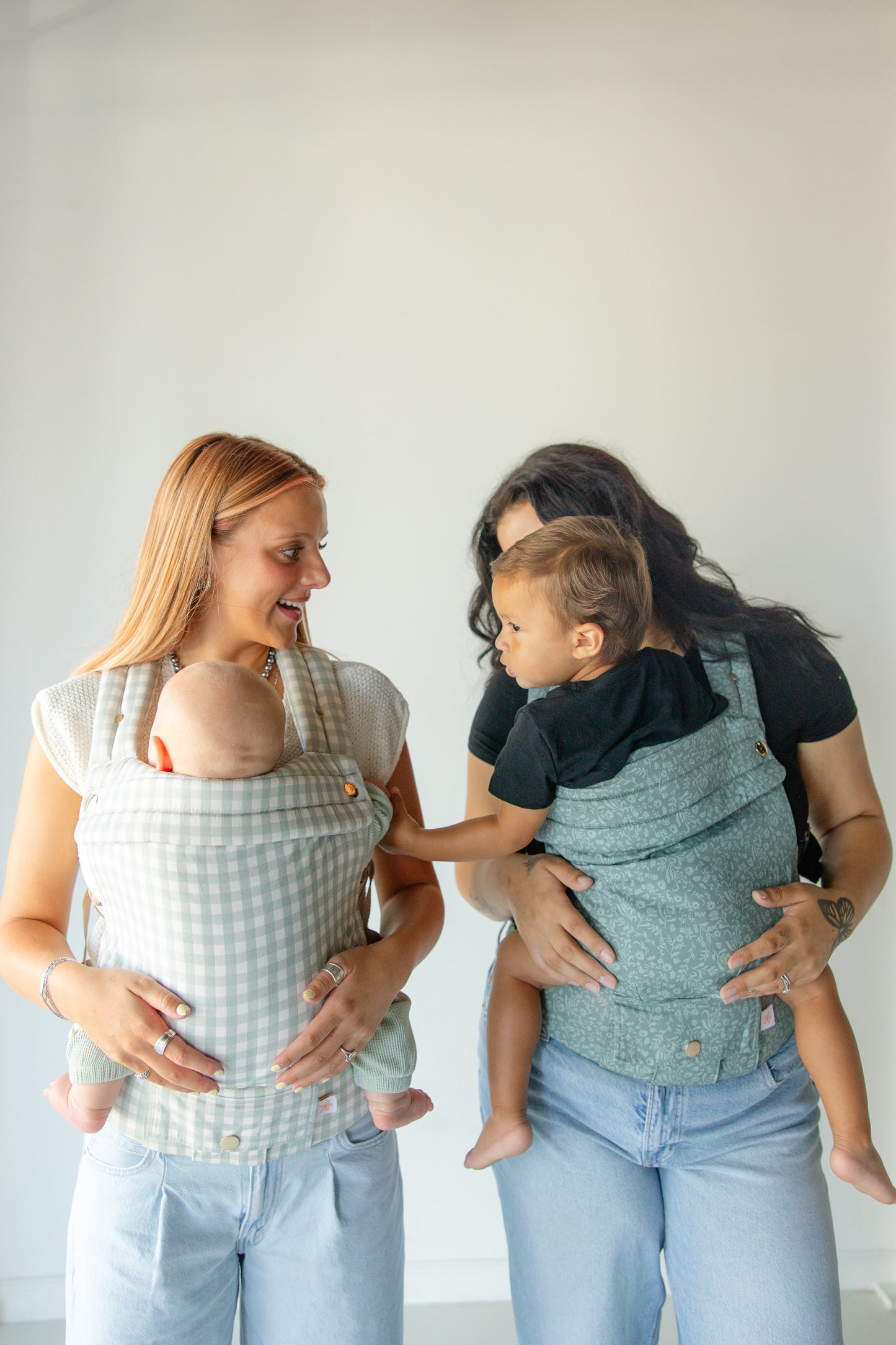 Monroe x Coco Bloom – Neutral Cotton Baby Carrier (7–35 lbs) - Chickadees Wooden Toys