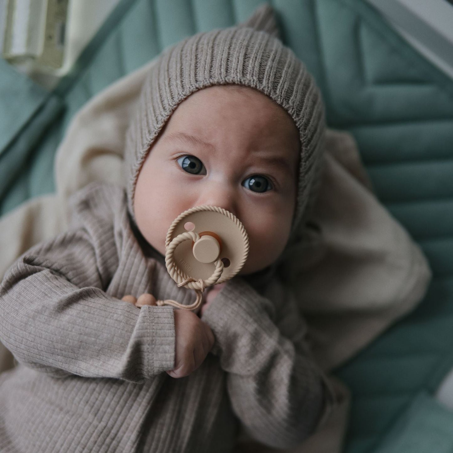 FRIGG Natural Rubber Pacifier 4-Pack - Chickadees Wooden Toys
