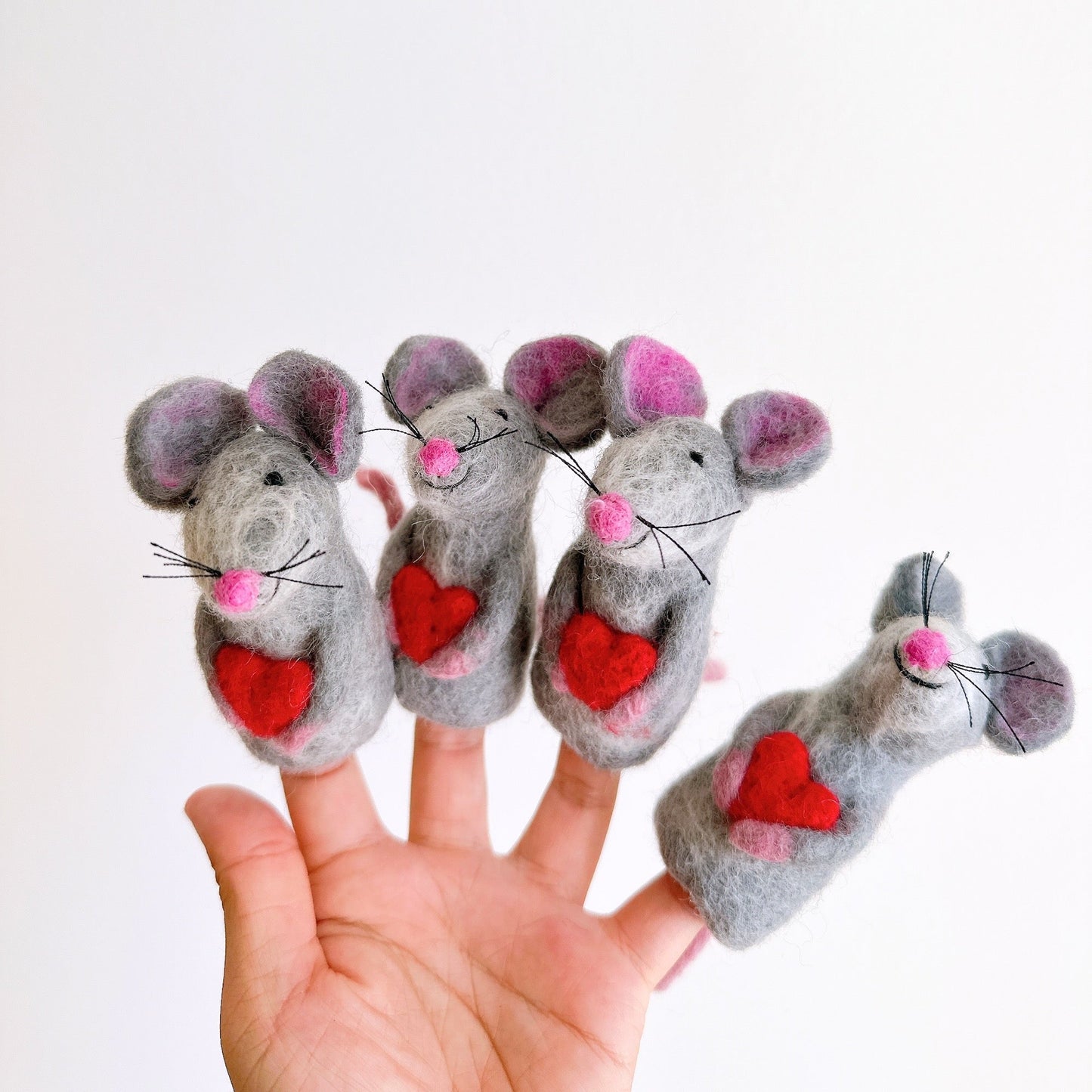 Mouse Holding a Heart Finger Puppet - Chickadees Wooden Toys