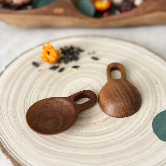 Round Eyelet Handle Scoops - Chickadees Wooden Toys