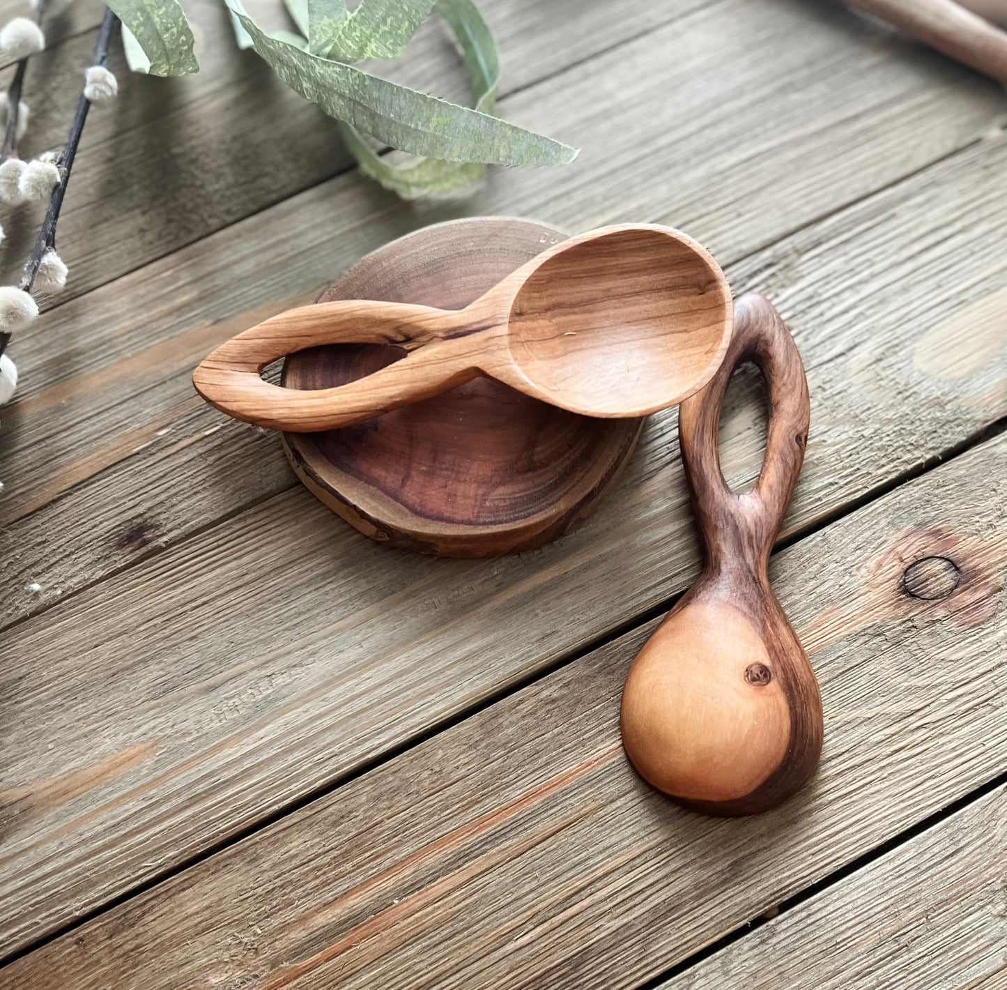 2 Olive Wood Eyelet Handle Scoops