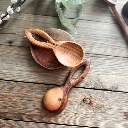 2 Olive Wood Eyelet Handle Scoops