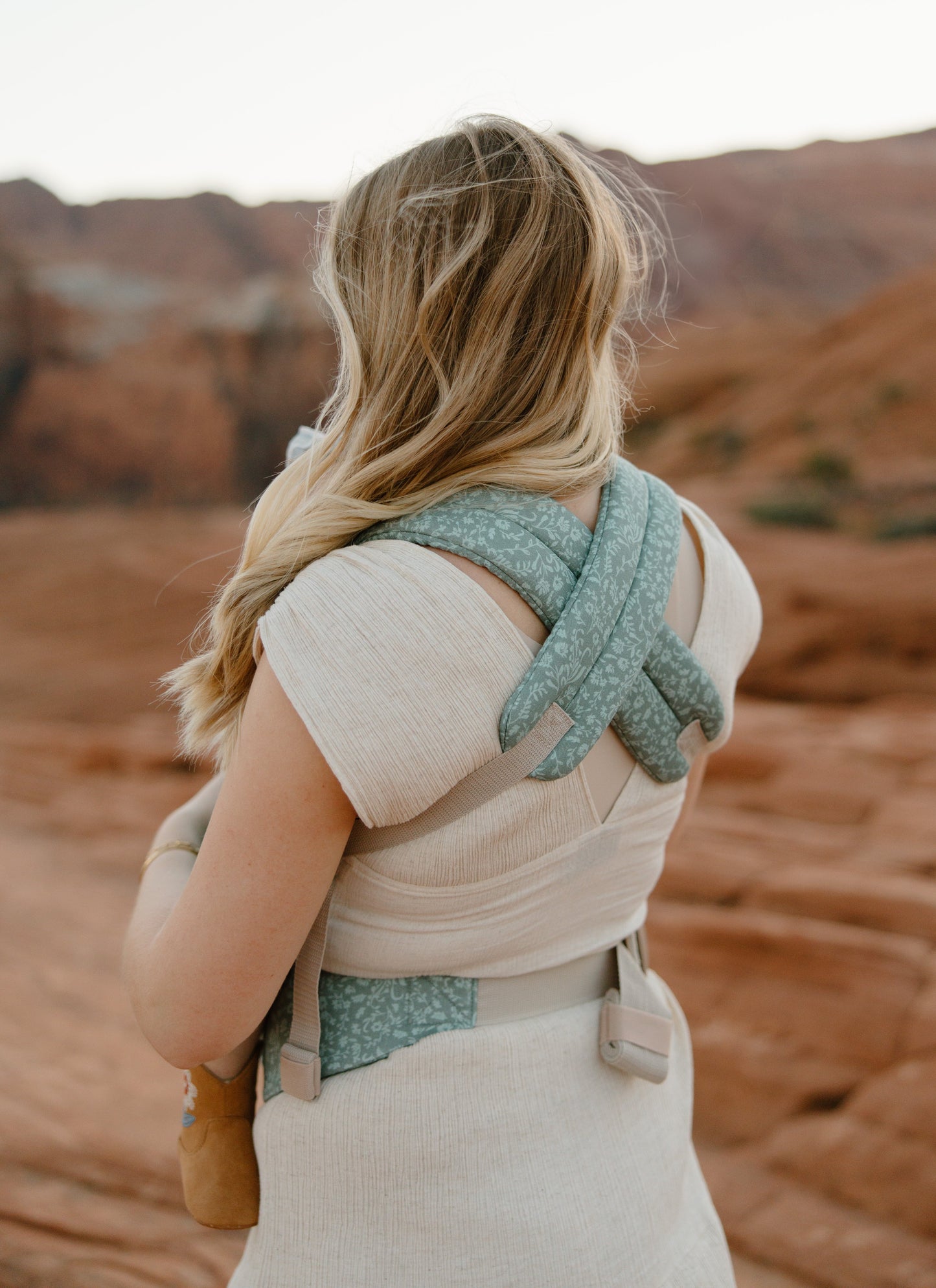 Monroe x Coco Bloom – Neutral Cotton Baby Carrier (7–35 lbs) - Chickadees Wooden Toys