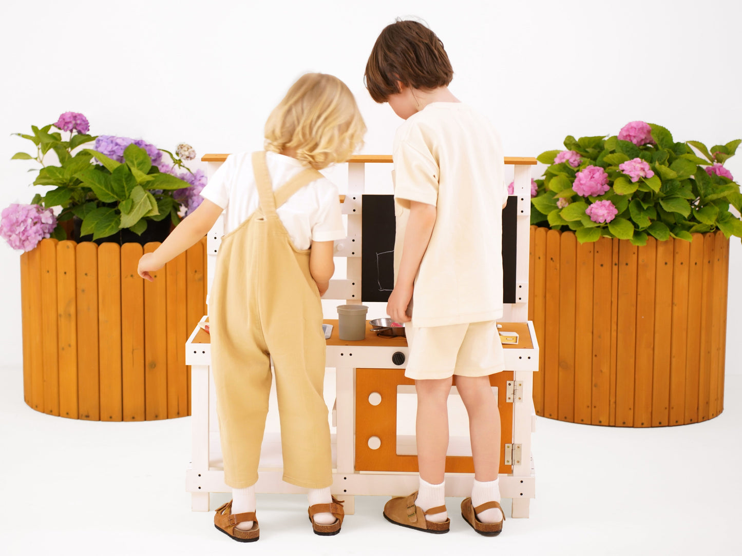 Avenlur Woodland Mud Kitchen – Montessori Outdoor Wooden Play Kitchen