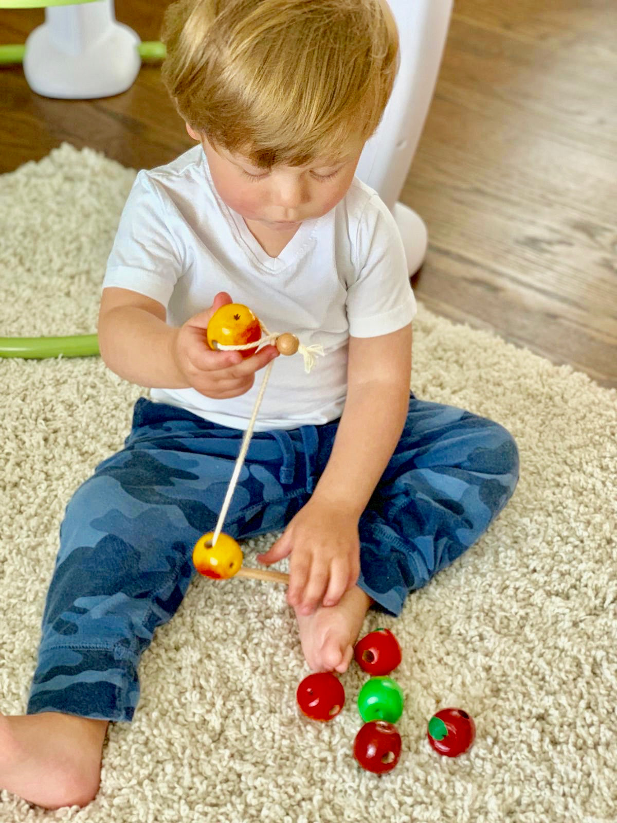 Wooden Apples 4 sorts Lacing Toy