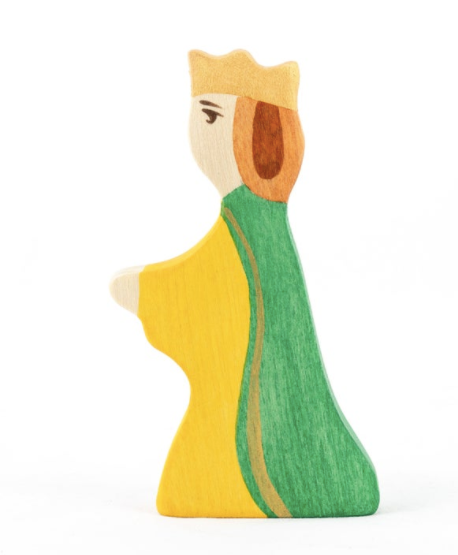 Wooden King and Queen figurines